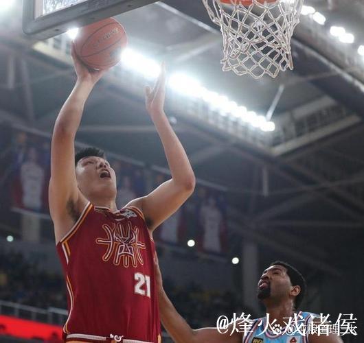 威尔斯反击一条龙接球滑翔劈扣,辽宁领先广厦18分 威尔斯反击一条龙接球滑翔劈扣,辽宁领先广厦18分