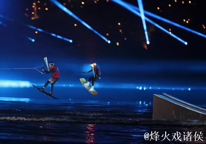 成都世运会：徐露开幕式点火后摘金，雨中绽放辉煌